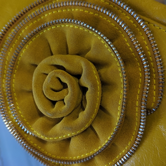 Leather purse with zipper detail - Picture 5 of 7